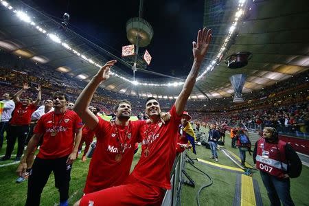 Football - Dnipro Dnipropetrovsk v Sevilla - UEFA Europa League Final - National Stadium, Warsaw, Poland - 27/5/15 Sevilla's Coke and Jose Antonio Reyes celebrate after winning the UEFA Europa League Final Reuters / Kai Pfaffenbach