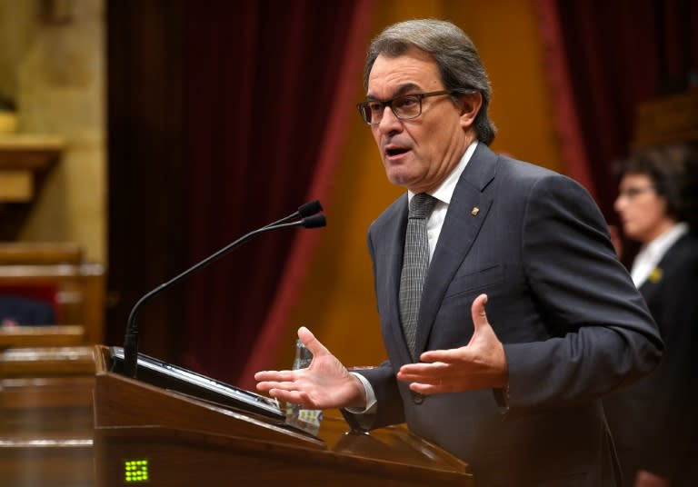 Catalonia's regional government Incumbent President Artur Mas speaks during an investiture debate for the Catalan Government's presidency, at the Parliament of Catalonia in Barcelona on November 12, 2015