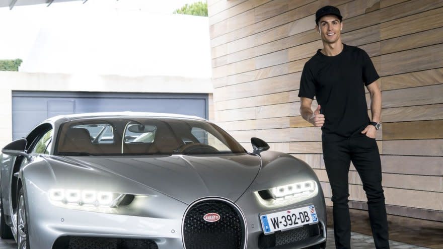 Ronaldo, otro que elige marcas de autos ultra premium.