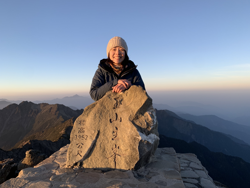 唐安熱愛登山、攀岩、溯溪等戶外運動，在大自然當中獲得療癒和能量。