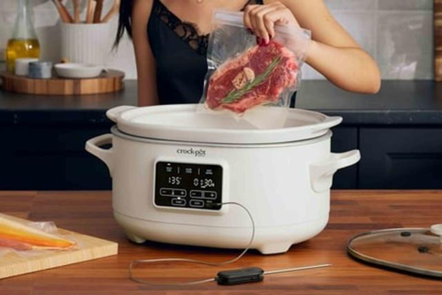 NASCAR 6 qt. Crock-Pot Slow Cooker with Travel Bag 