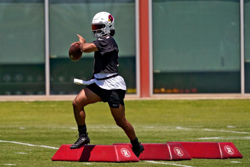 Arizona Cardinals' Kyler Murray participates during the team's NFL football practice, Wednesday, June 1, 2022, in Tempe, Ariz. (AP Photo/Matt York)