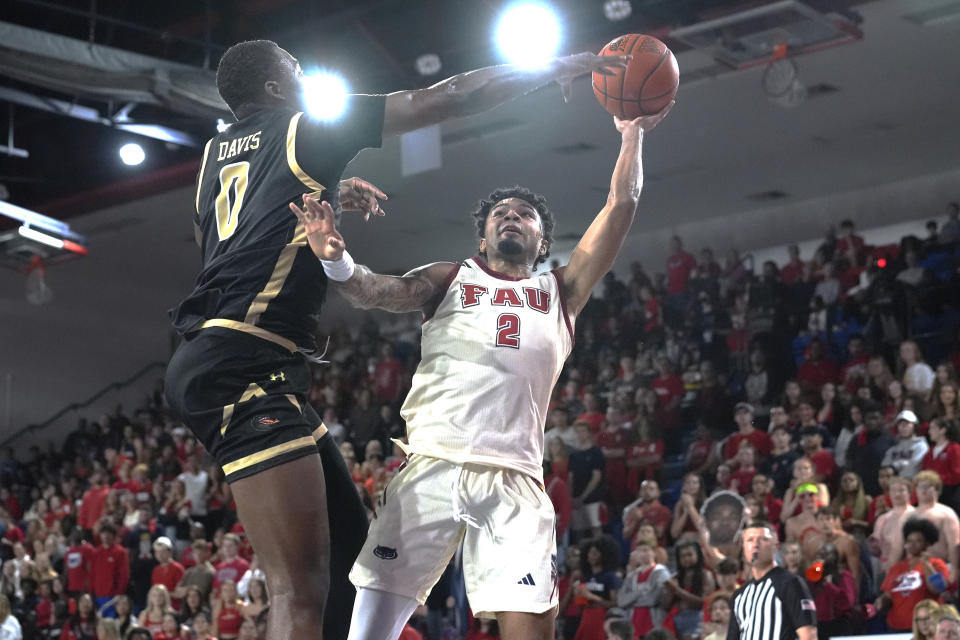 Florida Atlantic guard Nicholas Boyd (2) drives to the basket as UAB forward Javian Davis (0) defends during the first half of an NCAA college basketball game, Sunday, Jan. 14, 2024, in Boca Raton, Fla. (AP Photo/Marta Lavandier)