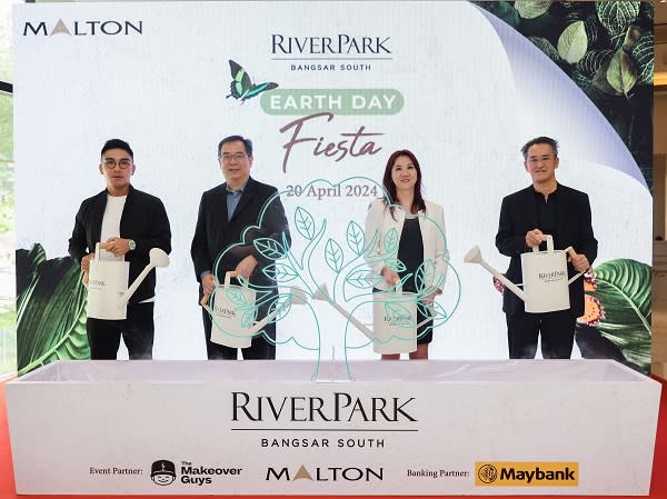 (From left) Vincent Lim (Chief Sales Officer, The Makeover Guys), Kelvin Choo (CEO, Malton Property Development),  Angela Ong (General Manager of Sales & Marketing, Malton), and Alan Ng (Regional Director Federal Territory,  Community Financial Services, Maybank) launching River Park final tower with MyDeco at River Park sales gallery.