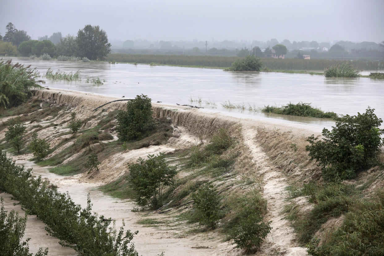 Floods in Central Europe threaten new areas. Heavy rains also flood