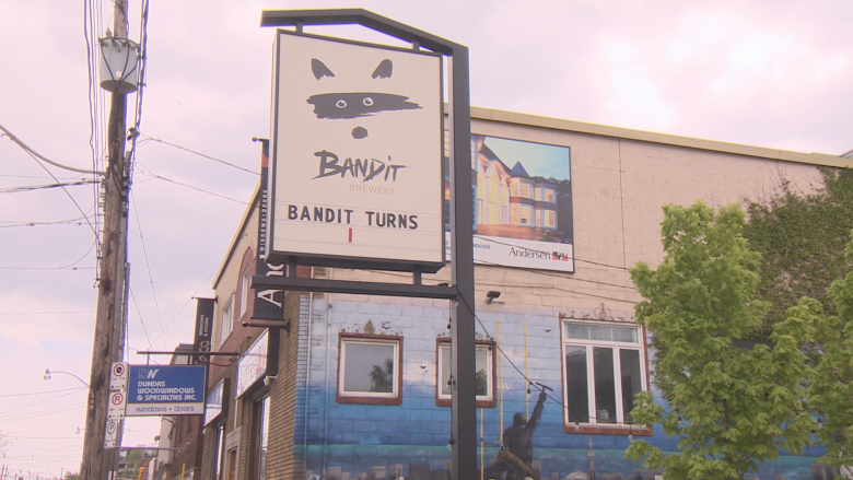 A 'brazen' thief gets caught on video stealing woman's purse at Bandit Brewery