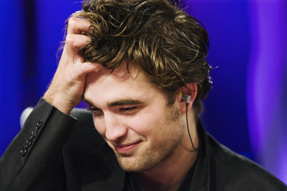 Actor Robert Pattinson of the movie Twilight speaks at the MuchMusic television station in Toronto November 15, 2008.   REUTERS/Mark Blinch (CANADA)