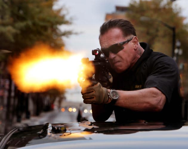 Arnie ballert wieder: In „Sabotage“ spielt Schwarzenegger einen Drogenfahnder. (Bild: ddp images)