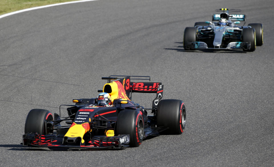 <p>Red Bull driver Daniel Ricciardo of Australia leads Mercedes driver Valtteri Bottas of Finland during the Japanese Formula One Grand Prix at Suzuka, Japan, Sunday, Oct. 8, 2017. (AP Photo/Toru Takahashi)</p>