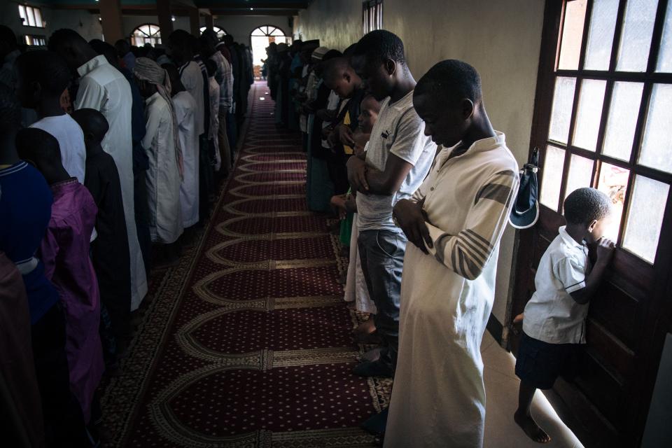 <p>En Uganda, de mayoría cristiana, el 86% de la población considera muy importante a la religión. (Foto: Alexis Hughet / AFP / Getty Images).</p> 