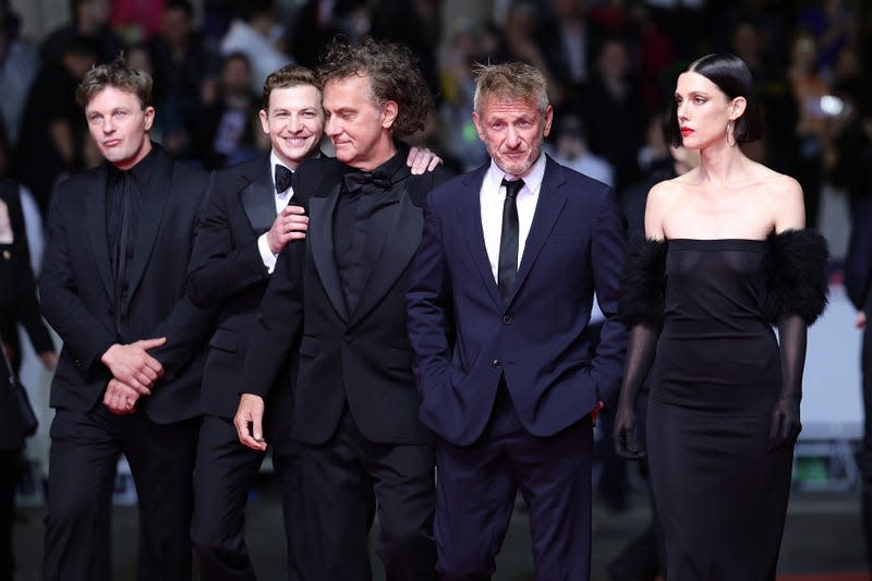 Michael Pitt, Tye Sheridan, Jean-Stéphane Sauvaire, Sean Penn, Raquel Nave