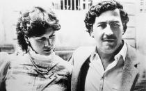 Pablo Escobar im Jahr 1983, hier mit seiner Frau Maria Victoria. Escobar scheute die Öffentlichkeit nicht, teilweise suchte er sie sogar und gab sich gerne als Philanthrop - gleichzeitig schreckte er aber auch vor nichts zurück, um seine Interessen durchzusetzen. Seine brutale Art brachte ihn Mitte der 70-er an die Spitze des Medellín-Drogenkartells; in den 80-ern gehörte Escobar zu den reichsten Menschen der Welt. (Bild: Gamma-Rapho/Eric Vandeville/Getty Images)