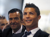 El exjugador del Real Madrid ha querido colaborar en la lucha contra esta pandemia mundial y junto a su representante Jorge Mendes ha financiado 35 nuevas plazas para las UCI de hospitales de Lisboa y Oporto. (Foto: Sergio Perez / Reuters).