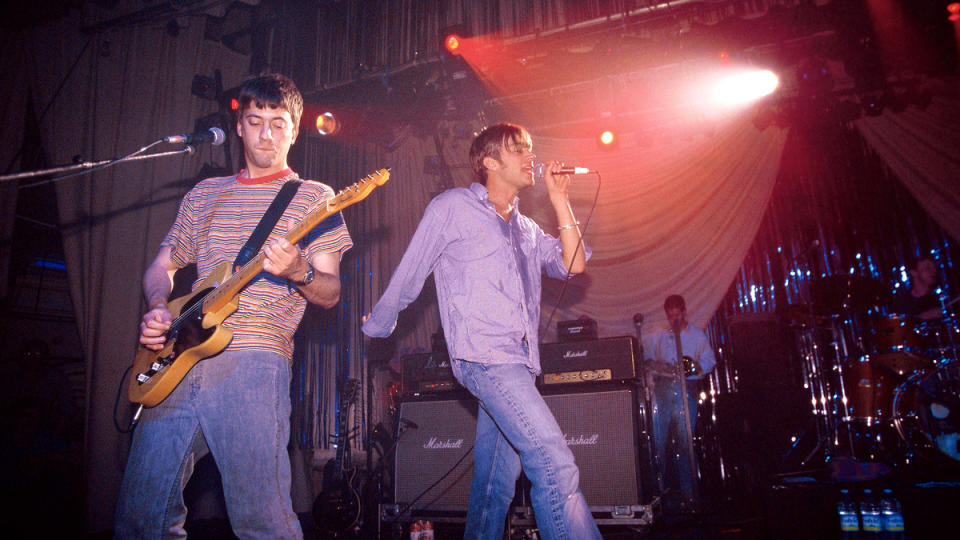 Photo of BLUR and Damon ALBARN and Graham COXON, Graham Coxon and Damon Albarn performing live onstage