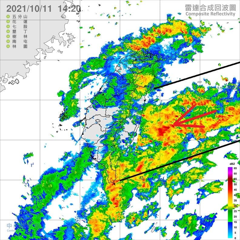 有一條雨帶接近台灣，會有持續性的雨勢。（圖／翻攝自中央氣象局）