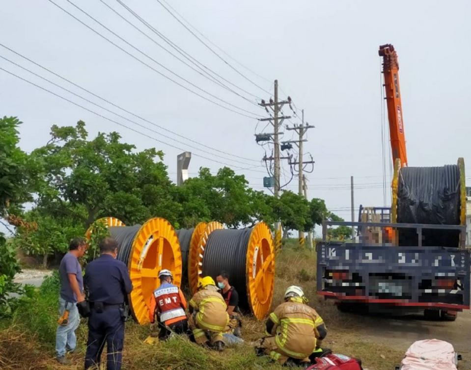 疑吊臂觸電 工程車司機送醫命危
