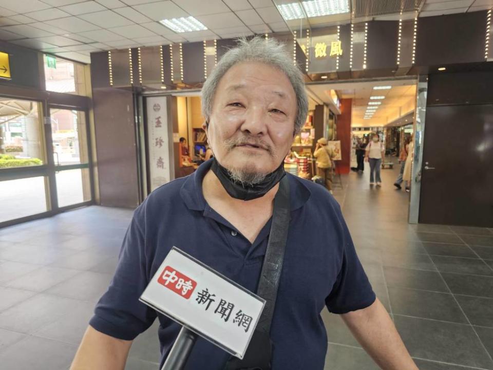 街友關懷員張耀庭透露，一名年約50歲男街友，罹患肝硬化又胃癌擴散，拒絕治療。(游定剛拍攝)