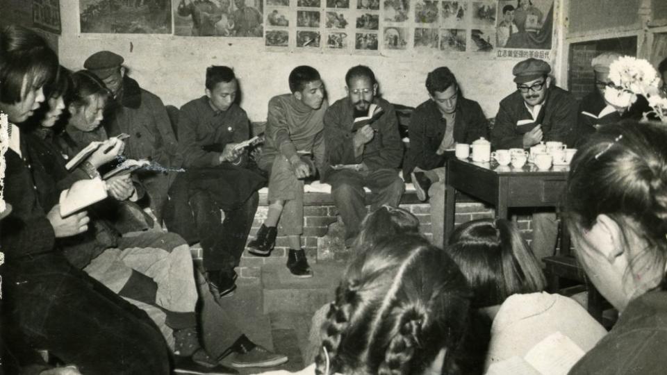 Sergio Cabrera en una comuna popular en Pekín en 1966.