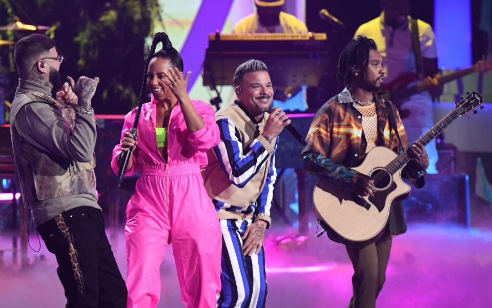 Farruko, left, Alicia Keys, Pedro Capo and Miguel perform a feel-good performance of "Calma"  during the 20th Annual Latin Grammy Awards.