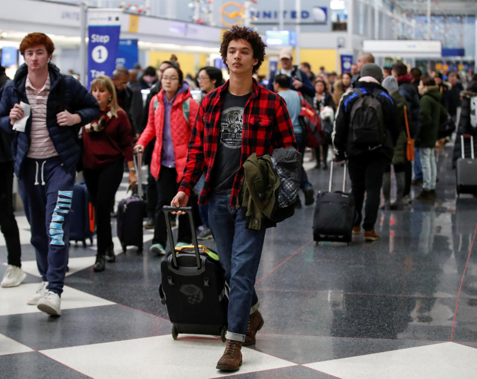 Travelers go through O'Hare International Airport before the Thanksgiving Day holiday in Chicago, Illinois, U.S., November 20, 2018. REUTERS/Kamil Krzaczynski