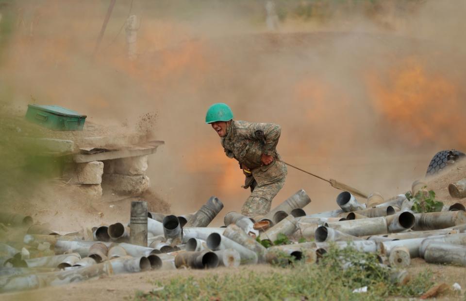 亞美尼亞與亞塞拜然為了納哥諾卡拉巴克地區（Nagorny Karabakh）爆發衝突，平民受到波及。   圖：取自推特 @ArmeniaMODTeam