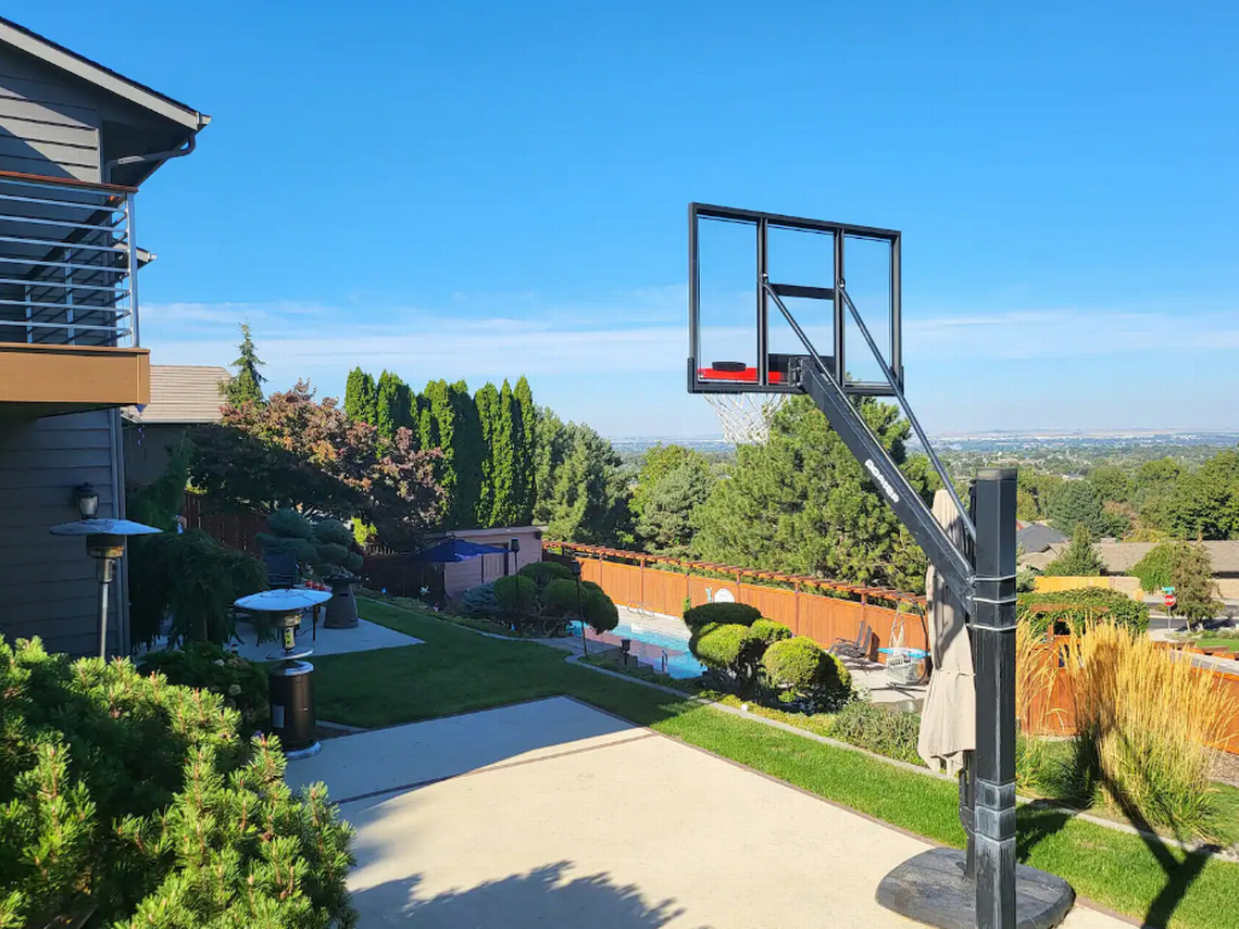 The sport court available for guests at the “Perfect Vacation Destination” Courtesy: Perfect Vacation Destination AirBNB