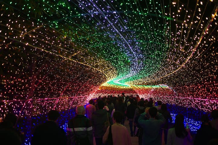 Crowds check out a rainbow-style tunnel at Japan's Winter Illuminations display. <a href="http://www.mymodernmet.com/profiles/blogs/nabana-no-sato-tunnel-japan" rel="nofollow noopener" target="_blank" data-ylk="slk:(Tairoy / My Modern Met);elm:context_link;itc:0;sec:content-canvas" class="link ">(Tairoy / My Modern Met)</a>