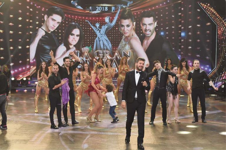 Tinelli, anteanoche, con los finalistas del "Bailando 2018"