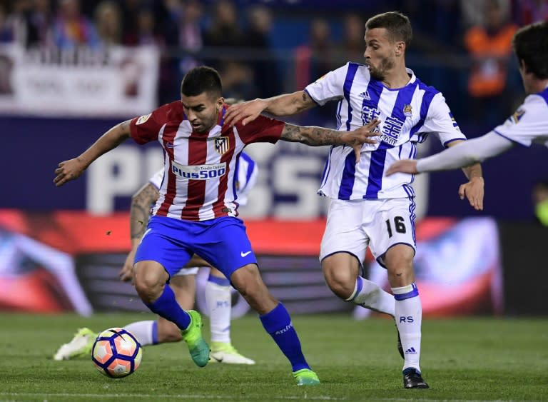 Atletico Madrid's midfielder Angel Correa (L) vies with Real Sociedad's midfielder Sergio Canales during the Spanish league football match Club Atletico de Madrid vs Real Sociedad at the Vicente Calderon stadium in Madrid on April 4, 2017