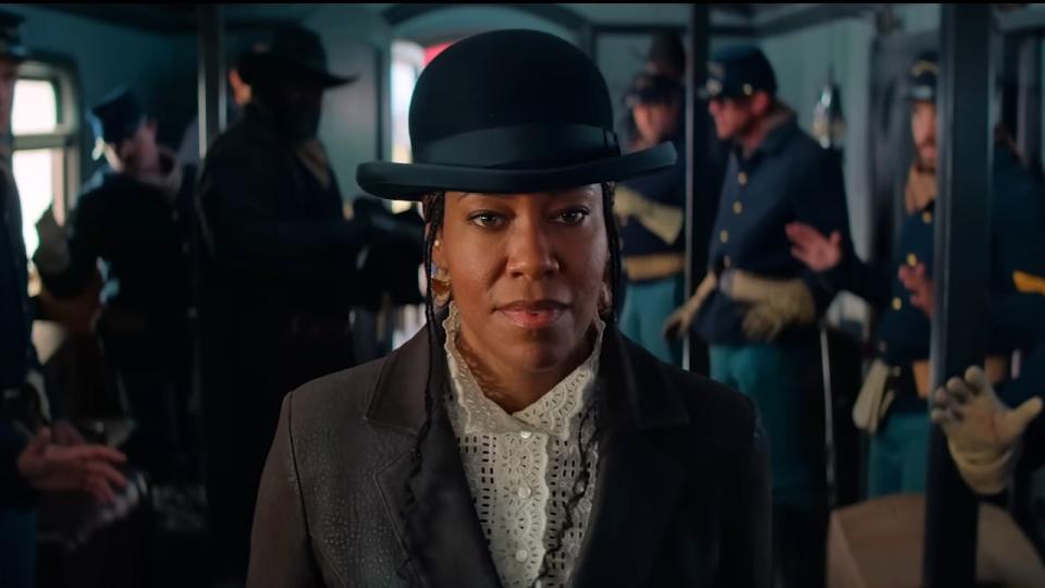 Stagecoach Mary (Regina King) holding up a train in The Harder They Fall