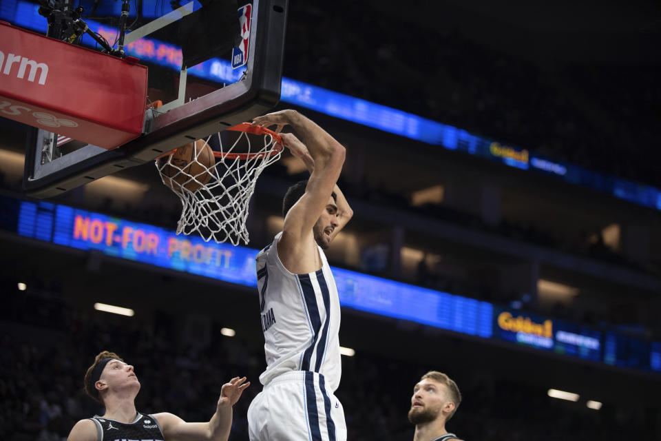 Memphis Grizzlies forward Santi Aldama (7) dunks a ball for two points in the second half of an NBA basketball game against the Sacramento Kings in Sacramento, Calif., Thursday, Oct. 27, 2022. The Grizzlies won 125-110. (AP Photo/José Luis Villegas)