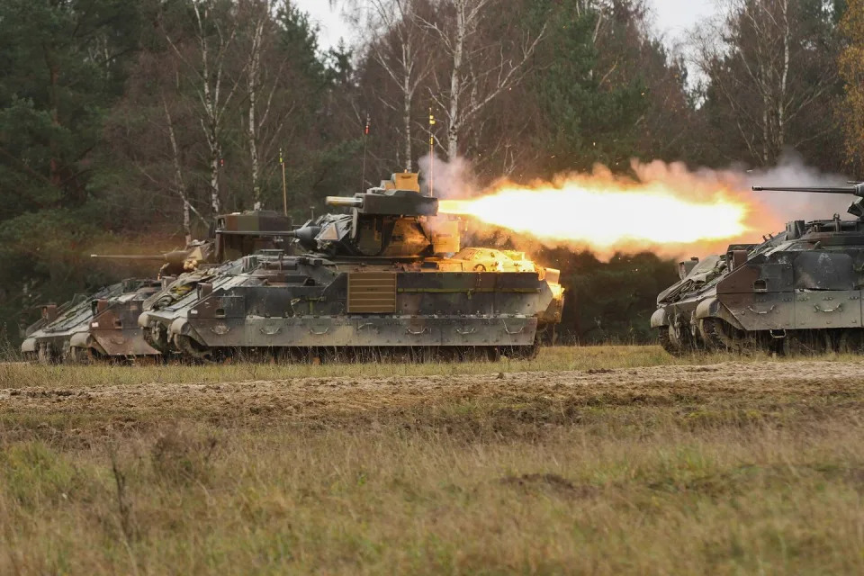 m2 bradley fires tow missiles at grafenwoehr