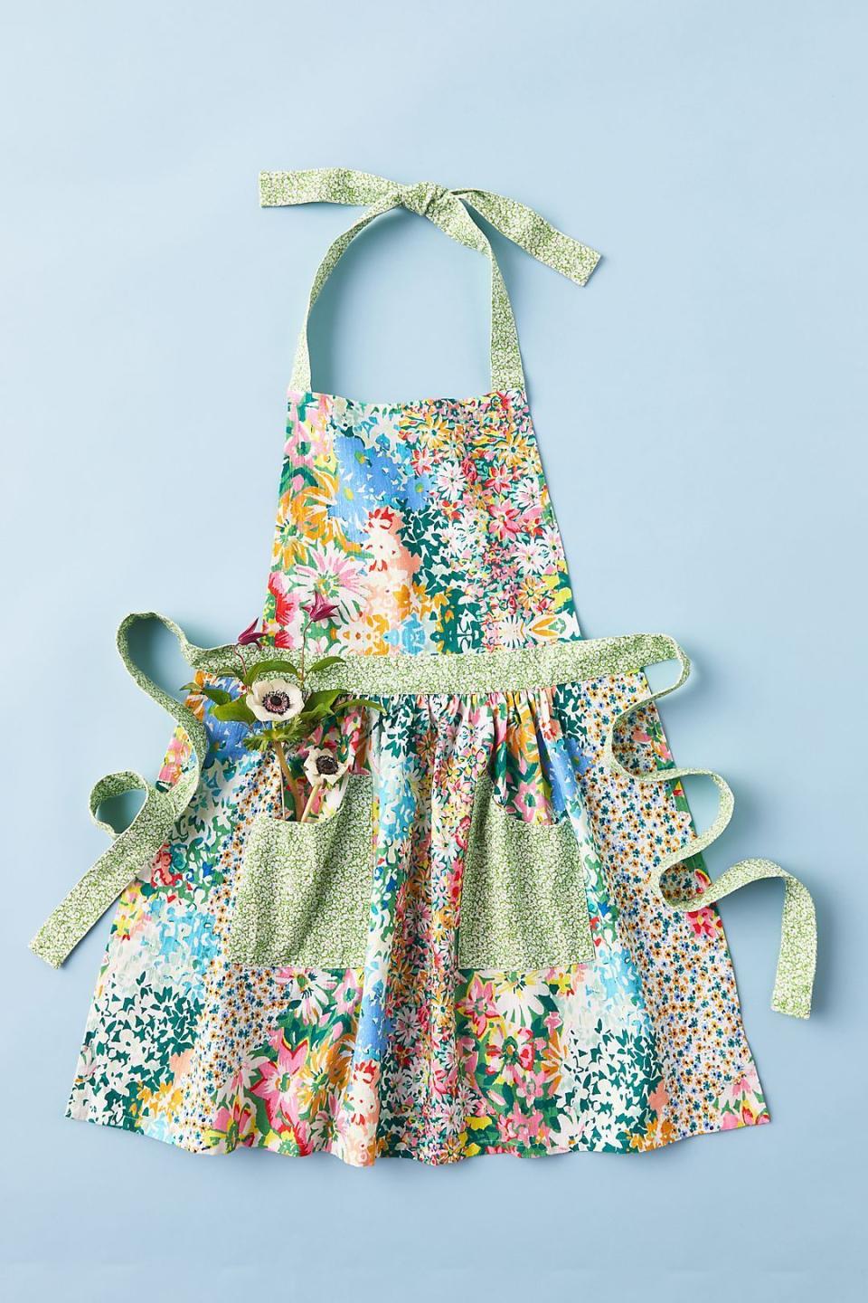 <p><strong>Sarah Campbell</strong></p><p>anthropologie.com</p><p><strong>$36.00</strong></p><p>The friend who's always in the kitchen will adore this adorable, floral apron that allows them to cook and bake in style without dealing with any kitchen grease or stains on their clothes. </p>