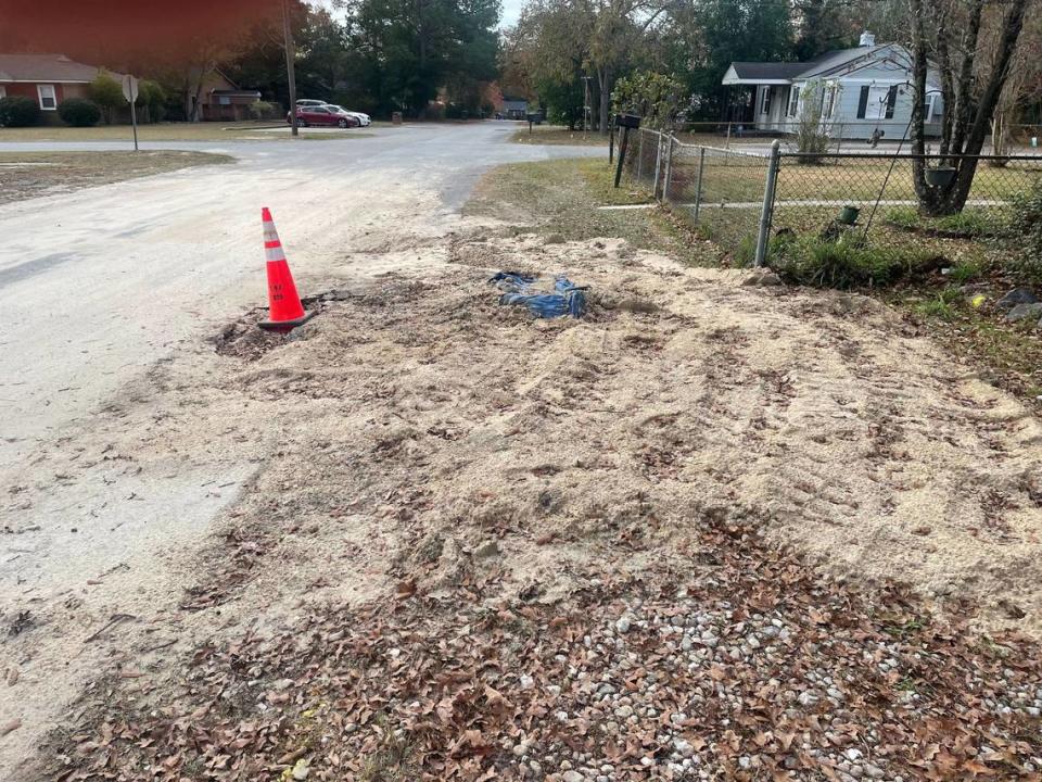 The Columbia Fire department has ordered the fiber optic internet company Lumos to halt all of its work in the City of Columbia, following half a dozen gas leaks reported in Columbia’s Elmwood Park neighborhood, caused by the company’s subcontractors digging to lay cable. The company also broke a 6-inch water main on Chevis Street in the South Kilbourne Neighborhood.