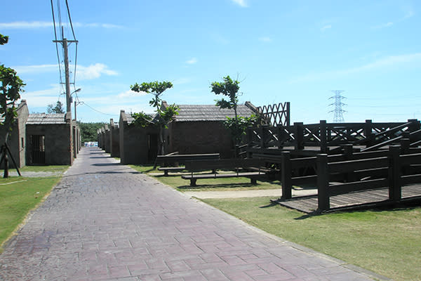 蛤蜊兵營入口處的碉堡也被規劃成藝術村與海邊生態遊憩區 (圖片來源／線西鄉公所)