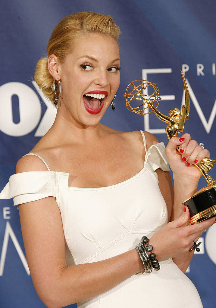 Heigl holding her award