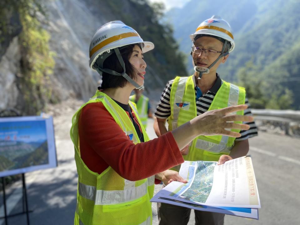 何欣純關心中橫公路安全問題。   圖：何欣純服務處/提供