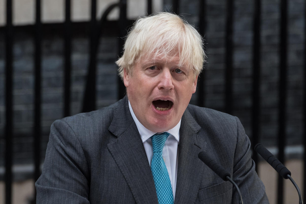 LONDON, UNITED KINGDOM - SEPTEMBER 06: Outgoing British Prime Minister Boris Johnson gives a final speech outside 10 Downing Street before travelling to Balmoral to meet Queen Elizabeth II and officially resign as Prime Minister of the United Kingdom in London, United Kingdom on September 06, 2022. (Photo by Wiktor Szymanowicz/Anadolu Agency via Getty Images)