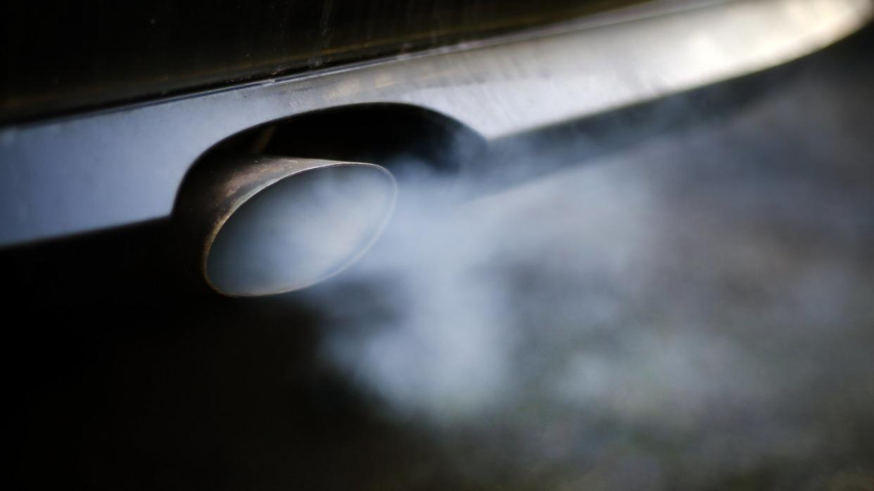 Für alte Diesel und Benziner drohen nicht nur in Deutschlands Zentren Fahrverbote, auch andere europäische Städte ergreifen Maßnahmen zur Luftreinhaltung. Foto: Ina Fassbender