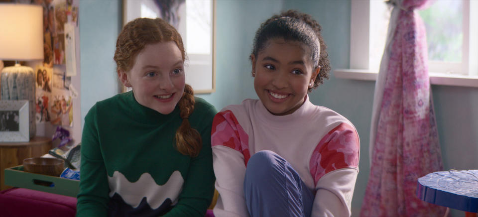 THE BABY-SITTERS CLUB (L to R) VIVIAN WATSON as MALLORY PIKE and ANAIS LEE as JESSI RAMSEY in episode 205 of THE BABY-SITTERS CLUB Cr. COURTESY OF NETFLIX © 2021