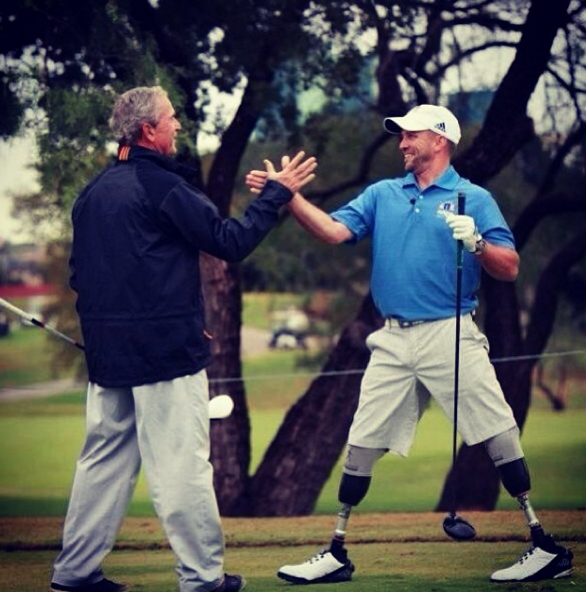 Un ejemplo a seguir. De hecho, Nevins se ha unido a diversas campañas en Estados Unidos y ha tenido la oportunidad de acudir a la Casa Blanca como instructor de yoga (y como jugador de golf, otra de sus pasiones).