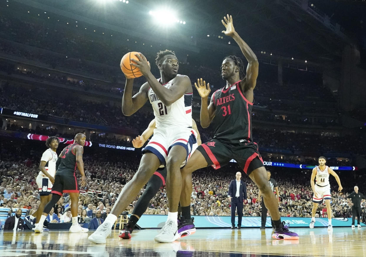 Apr 3, 2023; Houston, TX, USA; Connecticut Huskies forward Adama Sanogo (21) controls the ball against San Diego State Aztecs forward Nathan Mensah (31) in the national championship game of the 2023 NCAA Tournament at NRG Stadium. Mandatory Credit: Robert Deutsch-USA TODAY Sports