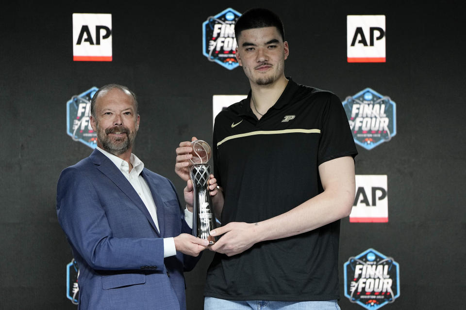 Marquette's Shaka Smart, left, and poses with Purdue's Zach Edey at a press conference after both were introduced as the AP Coach of the Year and AP Player of the Year during the Final Four NCAA college basketball tournament on Saturday, April 1, 2023, in Houston. (AP Photo/David J. Phillip)