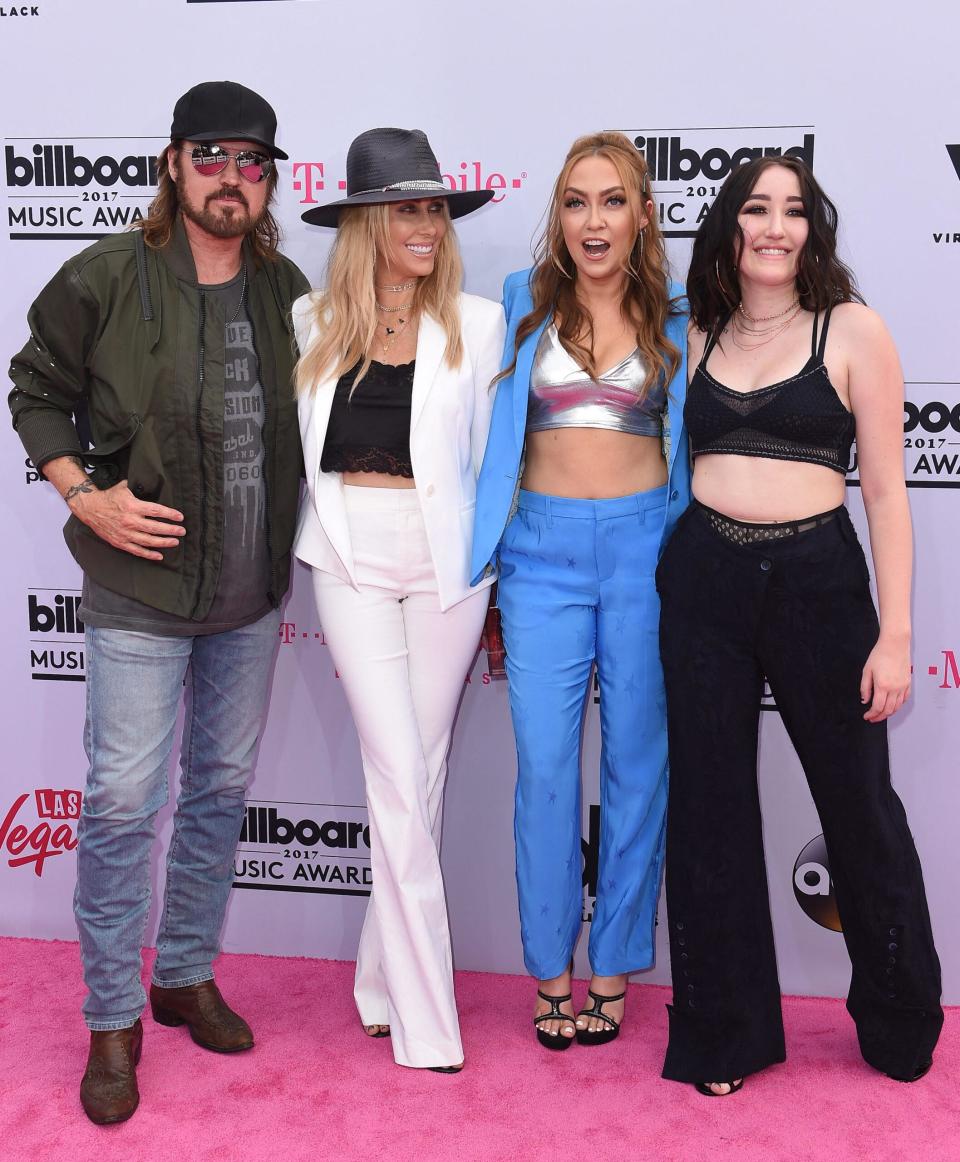 Billy Ray Cyrus, Tish Cyrus, Brandi Cyrus and Noah Cyrus at the 2017 Billboard Music Awards