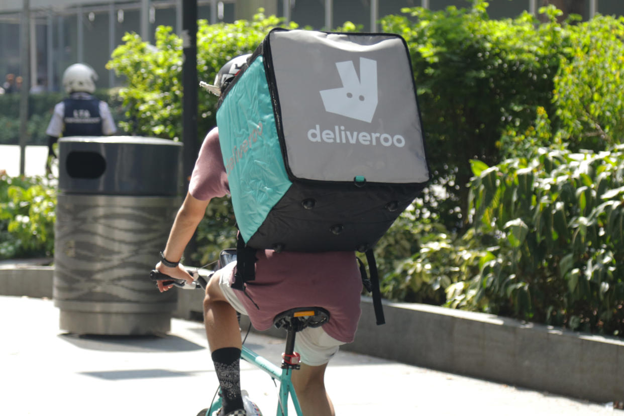 A Deliveroo delivery rider on Orchard Road. (PHOTO: Yahoo News Singapore / Dhany Osman)