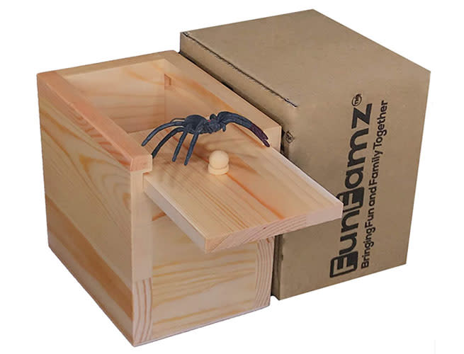 FunFamz-Spider-Prank-Wooden-Box-Amazon