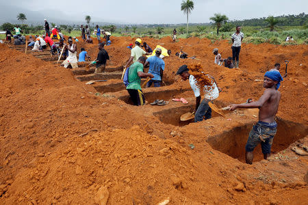 Workers are seen digging graves at Paloko cemetery in Waterloo, Sierra Leone August 17, 2017. REUTERS/Afolabi Sotunde