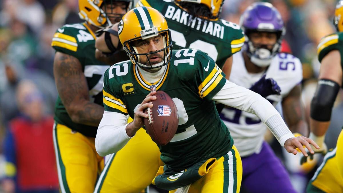 Charles Robinson on X: A deal between the #Packers and #Jets to swap Aaron  Rodgers for two high draft picks is taking shape. But one lingering hangup  is whether the Packers will