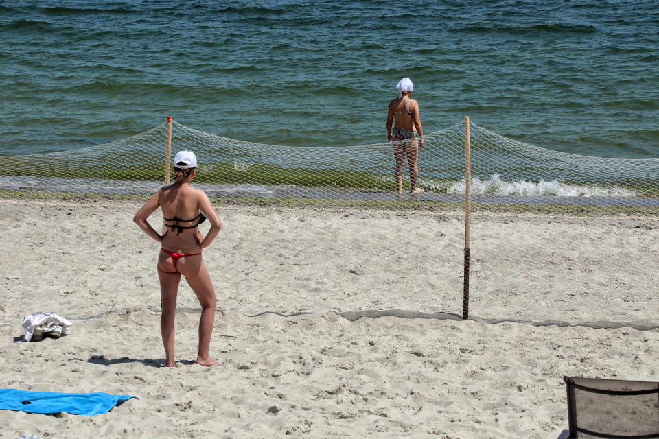 Las playas de Ucrania se convierten en un respiro de la guerra para sus habitantes