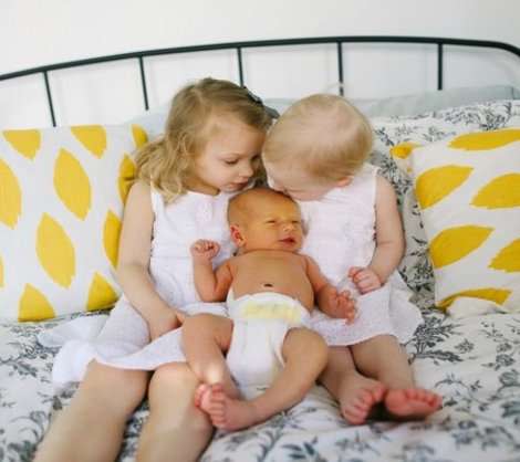 5 Ways to Get Siblings Involved with Baby